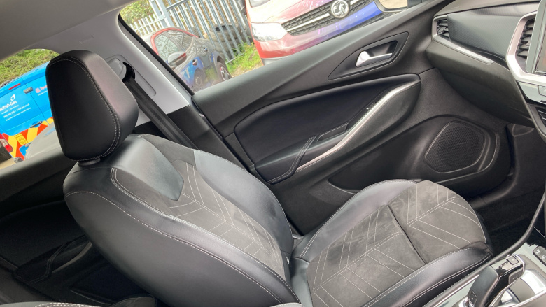 Vauxhall Grandland 1.2 Turbo Ultimate 5dr Auto Petrol Hatchback